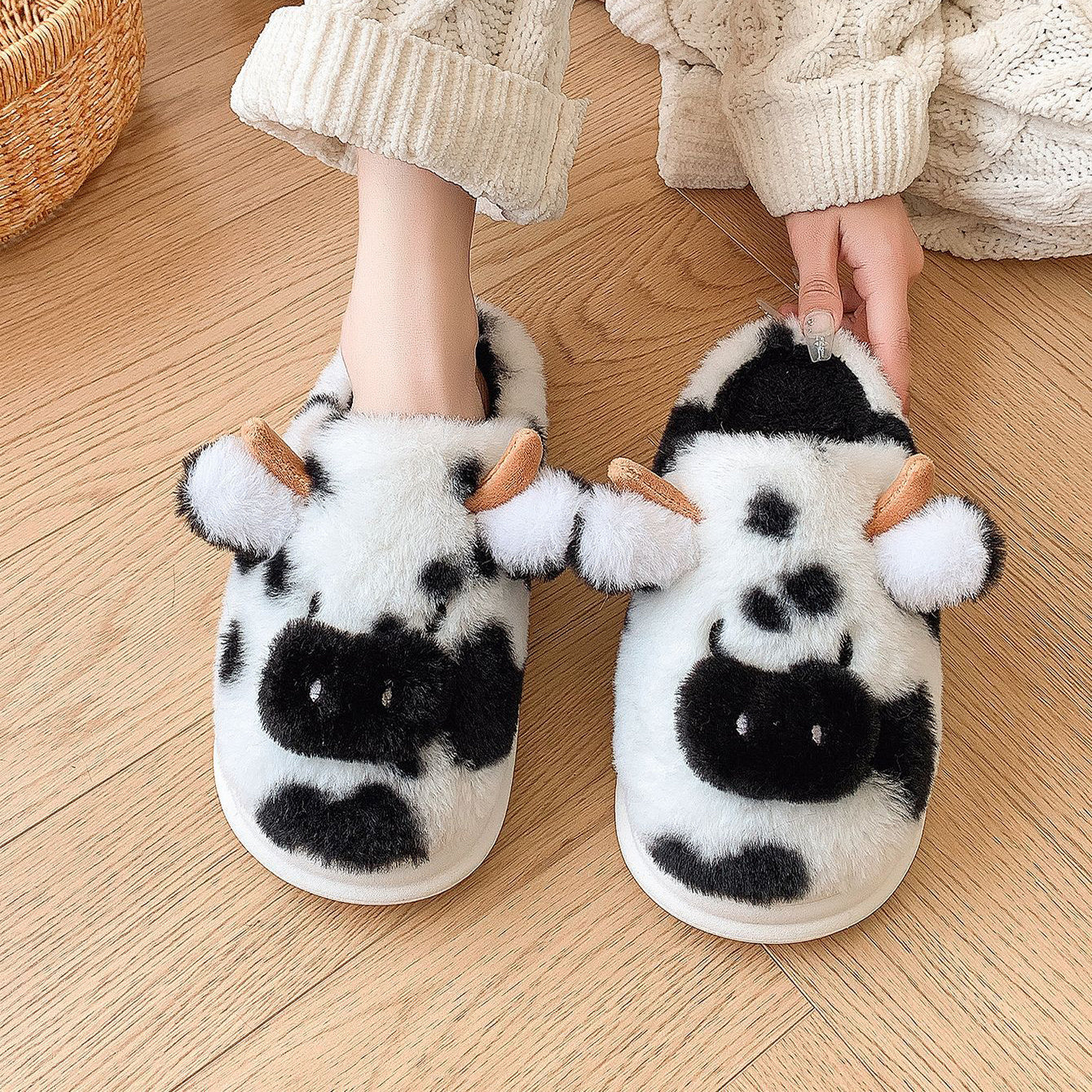 Olaf & Elsa™ Soft-Stitched Cow Slippers