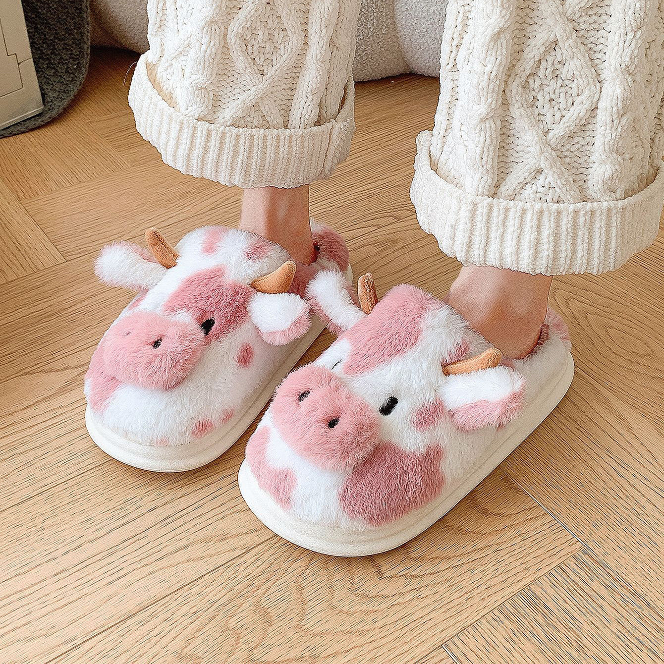 Olaf & Elsa™ Soft-Stitched Cow Slippers