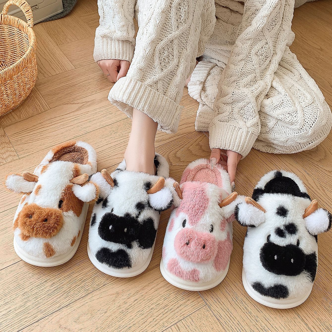 Olaf & Elsa™ Soft-Stitched Cow Slippers